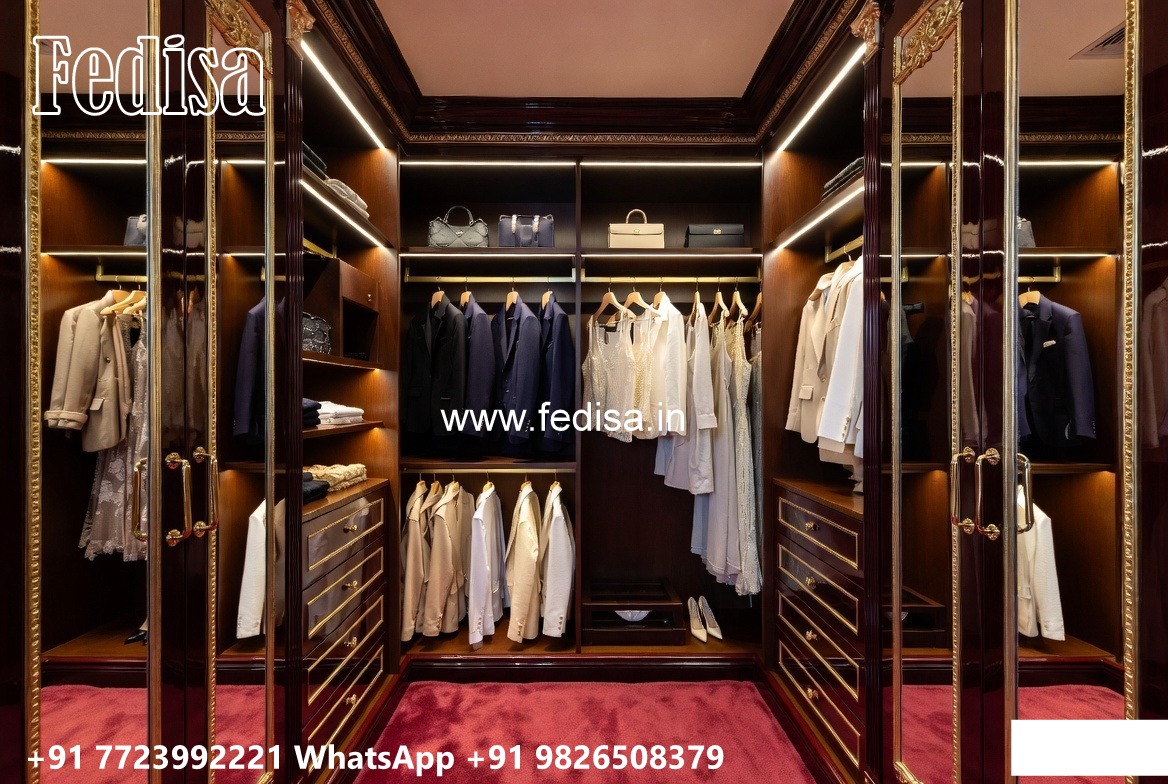 Traditional Luxury Closet with Elegant Beauty No-1781