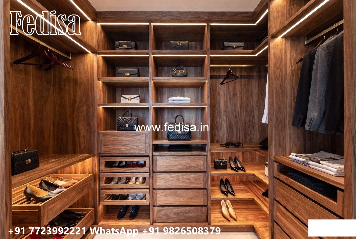 Antique Closet Design with Wooden Craftsmanship No-2616
