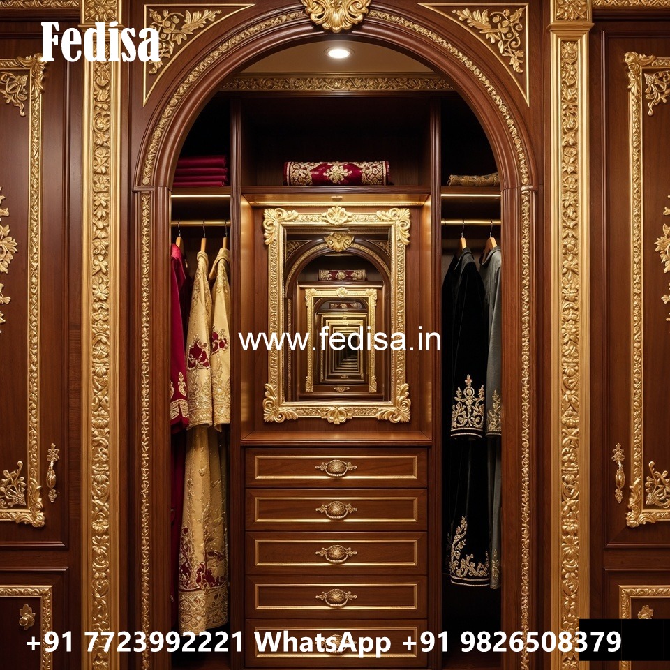 Traditional Luxury Closet with Elegant Beauty No-5377