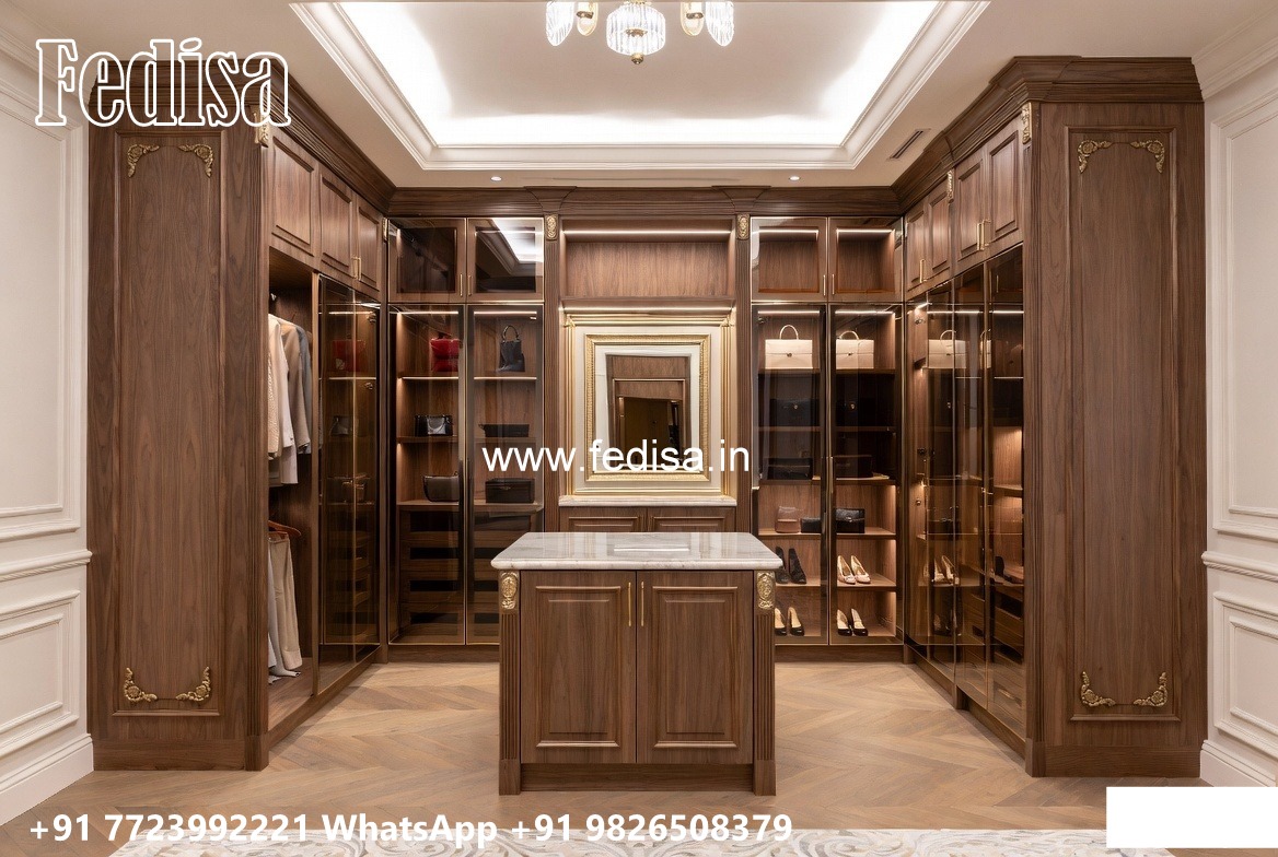 Classic Bedroom Closet with Artistic Carvings No-4376