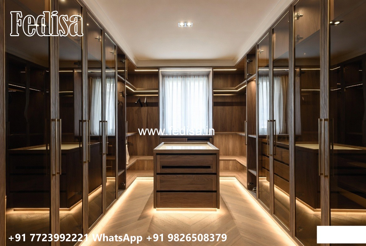Royal Wooden Closet with Artistic Craftsmanship No-5265