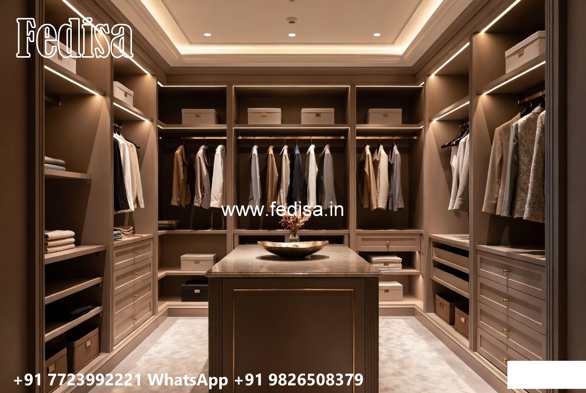 Antique Closet Design with Wooden Craftsmanship No-5313
