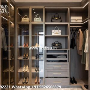 Classic Wardrobe Design with Beautiful Carvings No-6069