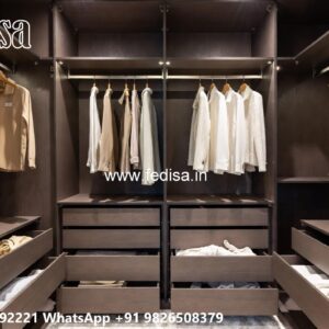 Traditional Wardrobe Design with Decorative Doors No-7064
