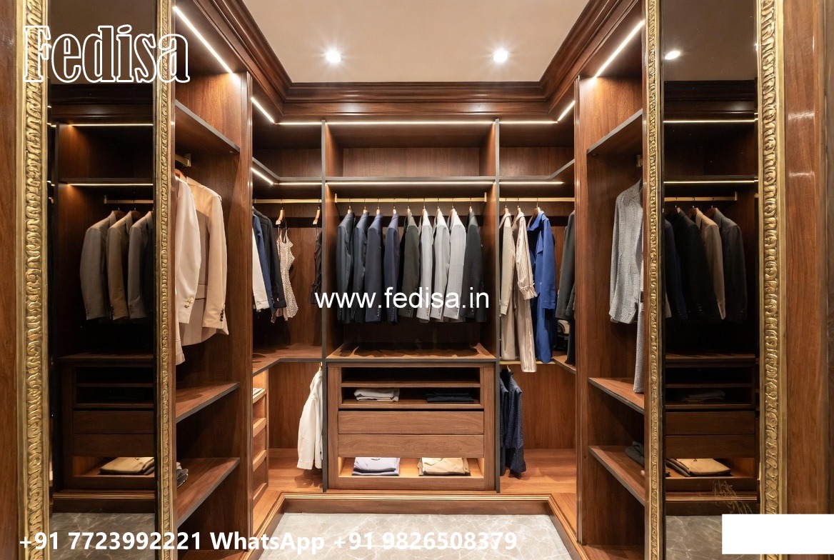 Royal Closet Design with Decorative Details No-7098