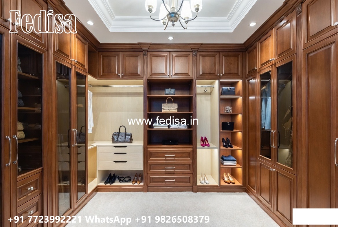 Antique Closet Design with Wooden Craftsmanship No-7111