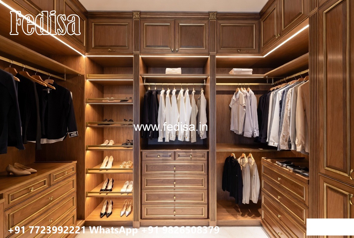 Classic Closet Design with Decorative Mirrors No-7876