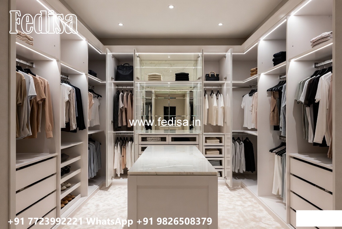 Traditional Wardrobe Design with Artistic Details No-7945