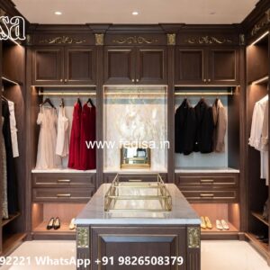 Traditional Wooden Wardrobe with Artistic Craftsmanship No-8052