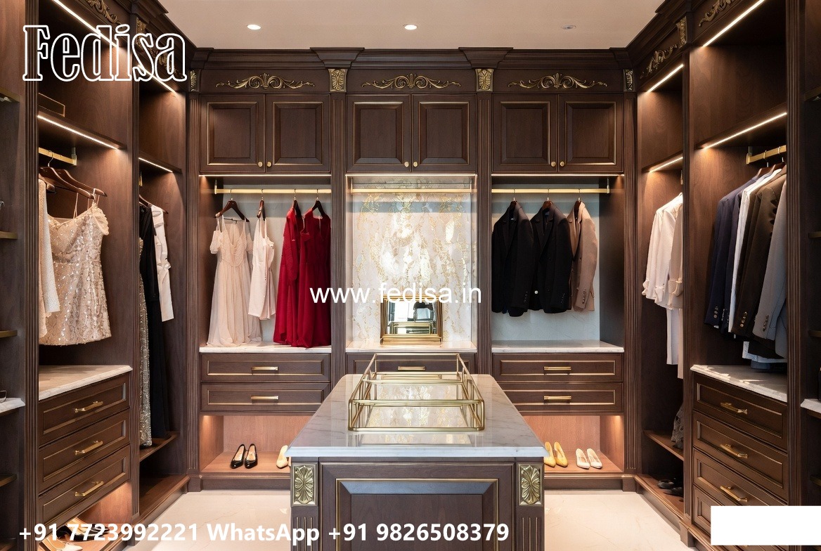 Traditional Wooden Wardrobe with Artistic Craftsmanship No-8052