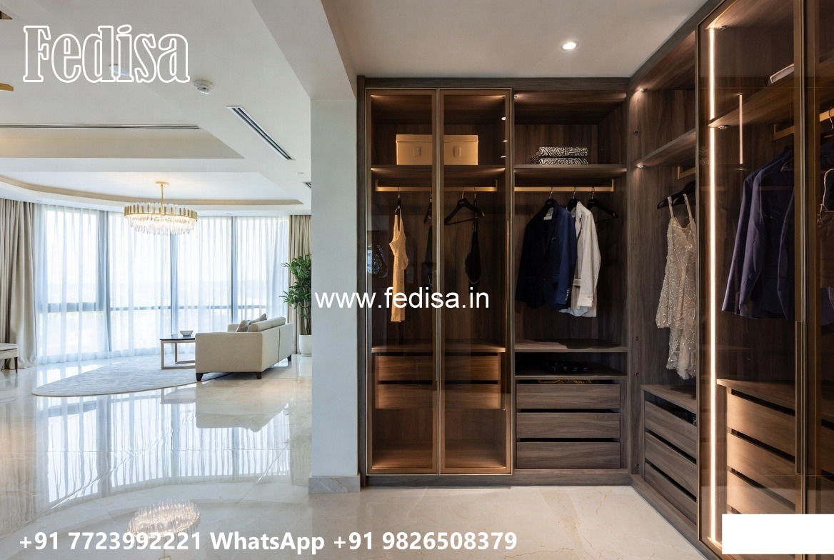 Classic Bedroom Wardrobe with Decorative Finish No-8846