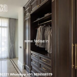 Traditional Bedroom Closet with Elegant Decor No-8946
