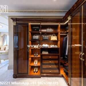 Traditional Luxury Closet with Elegant Beauty No-8973