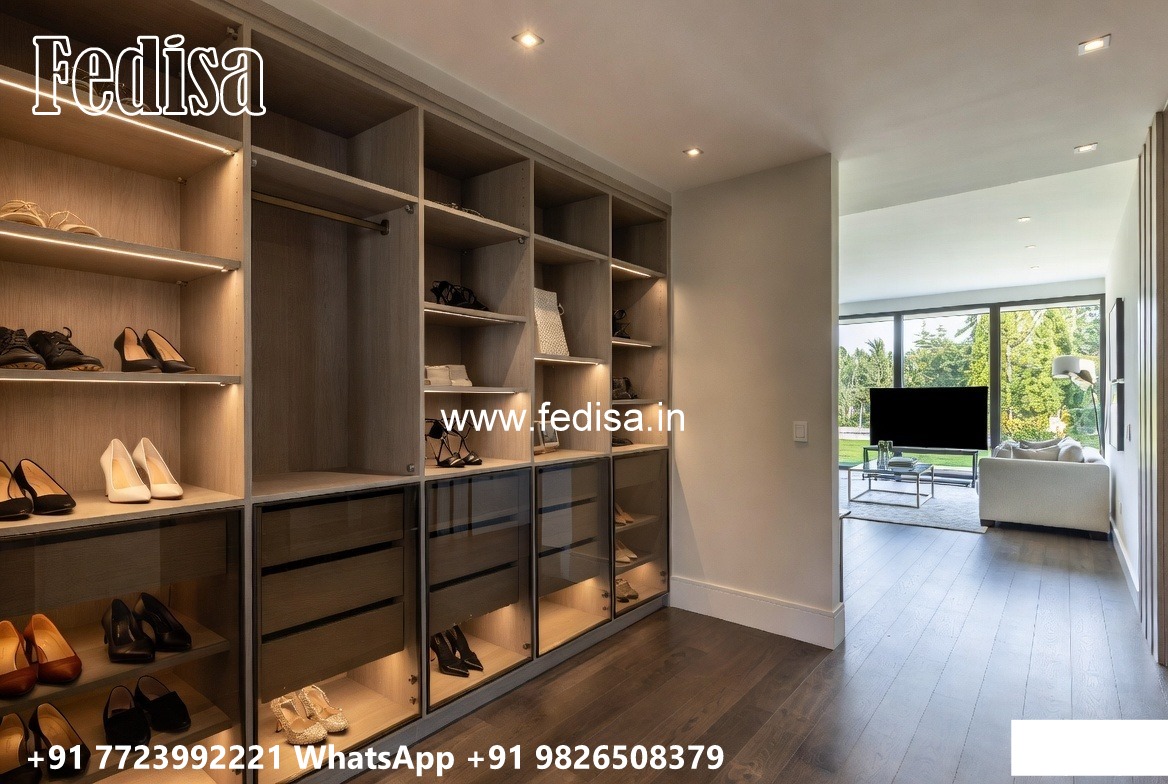 Royal Luxury Closet with Decorative Elegance No-9865