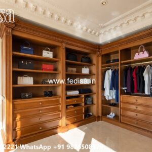 Traditional Luxury Closet with Elegant Beauty No-9872