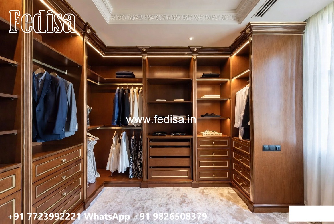 Classic Bedroom Wardrobe with Decorative Finish No-10644